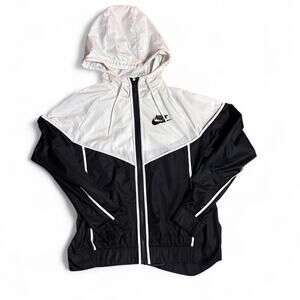Nike lightweight  windrunner jacket in black and white